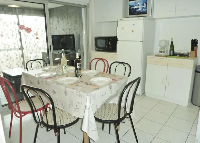 Climatise Avec Piscine, 5 Couchages, Proche Commodites, - Fr-1-387-44 * Marseillan (Herault)